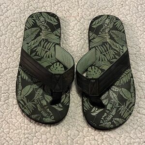 Kids black and jungle print sandals